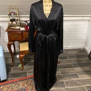 Victoria’s Secret black silk full length robe FINAL PRICE